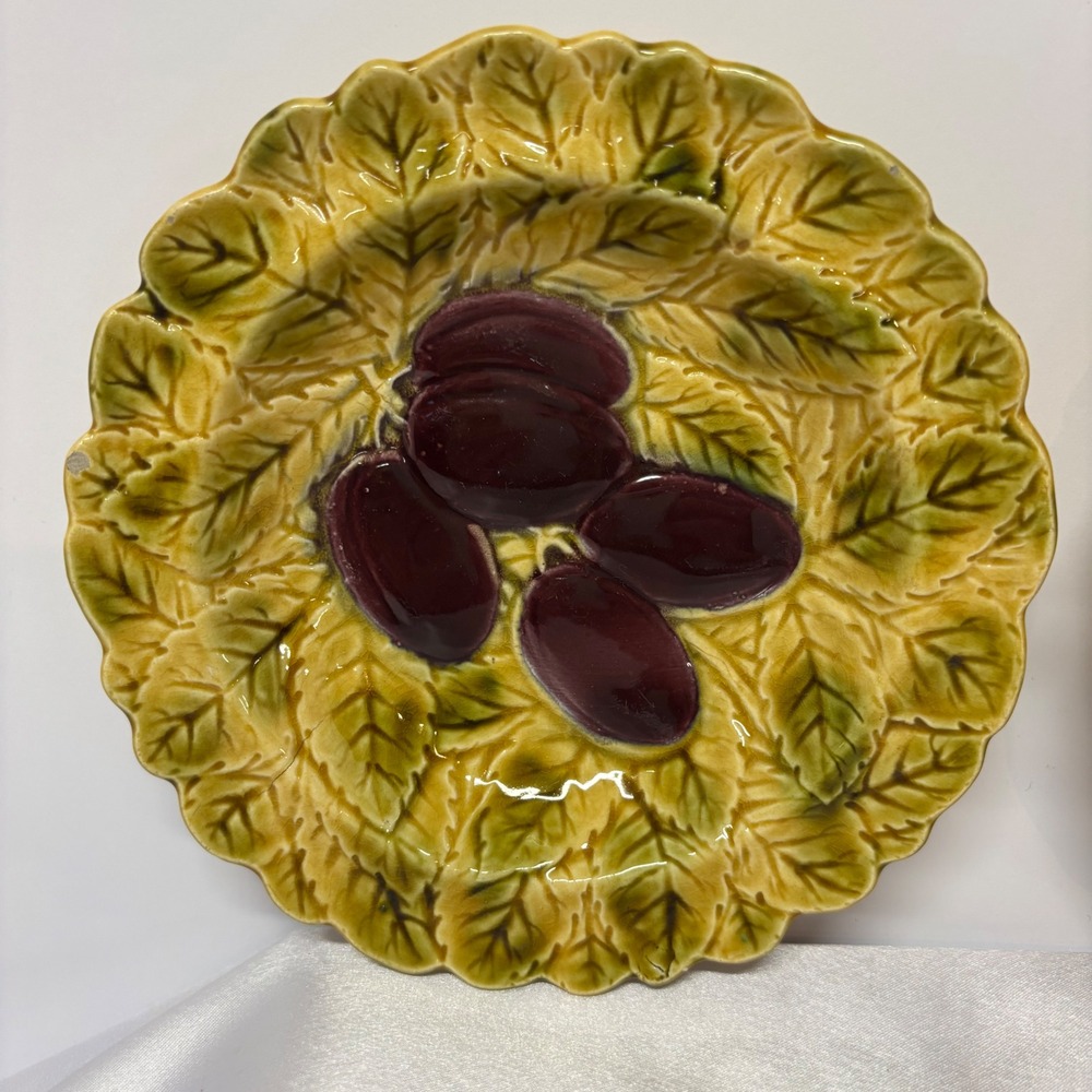 Vintage Majolica Dessert Plates, Set of 2,‎ Fruit Design, Collectible Plates - Picture 2 of 10